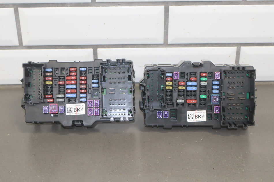 2014 GMC Sierra 1500 SLT 5.3L Gasoline Cabin Fuse Box