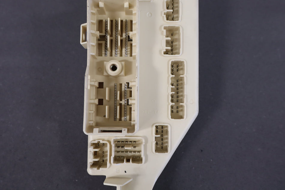 1998-2002 Toyota Land Cruiser Lexus LX470 Right Passenger Interior Fuse Box