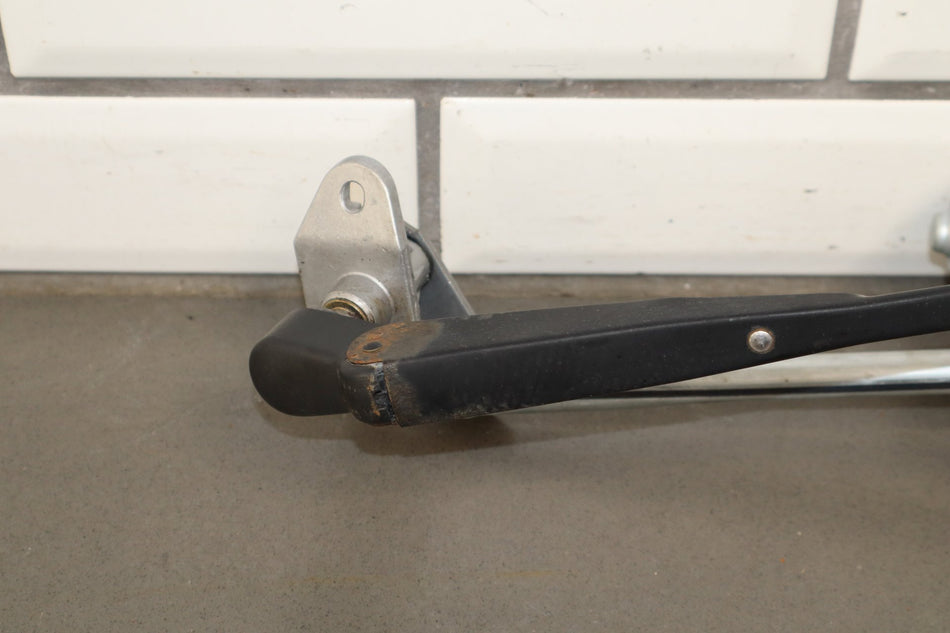1998-2002 Toyota Land Cruiser Lexus LX470 Rear Wiper Motor W/ Wiper Arm