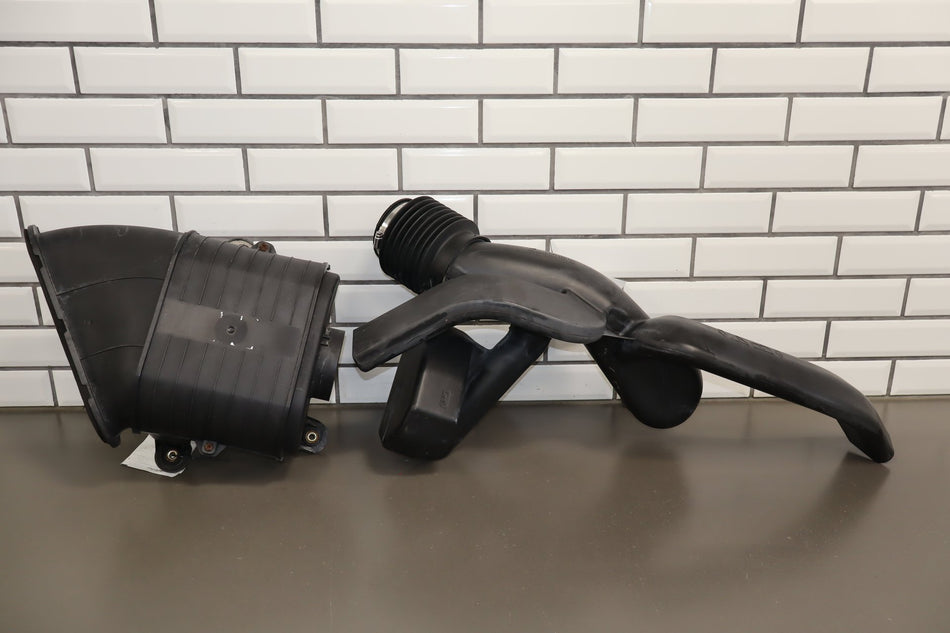 2003-2009 Hummer H2- Air Cleaner With Intake Tube 19153610