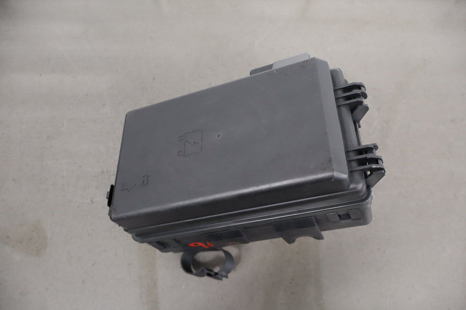 2005-2007 Chevrolet Corvette C6 - Engine Fuse Box 21996326