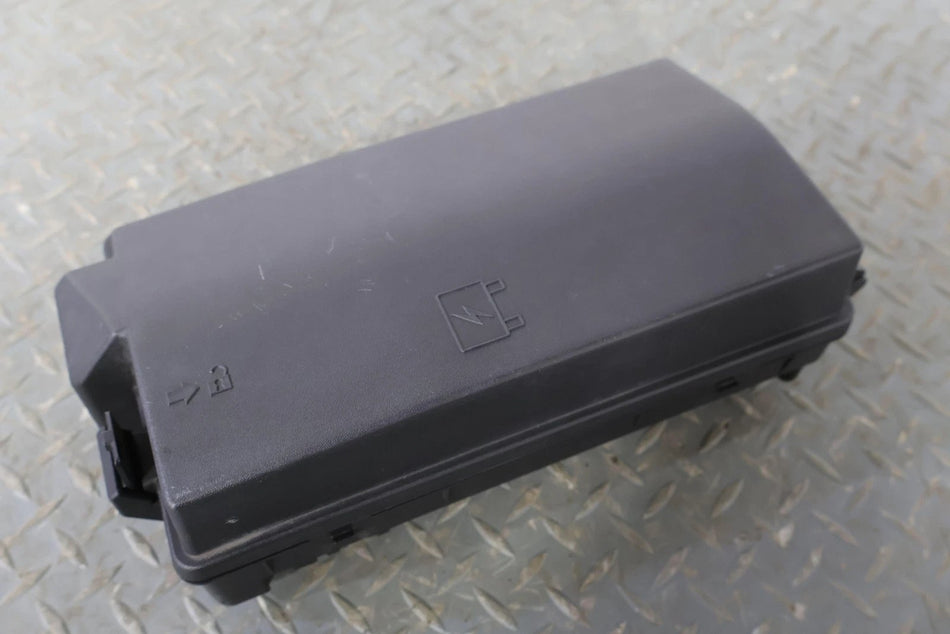 2014 Chevrolet Camaro 6.2LL Engine Fuse Box