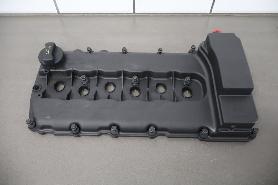 2011 Porsche Cayenne 3.6L Valve Cover OEM