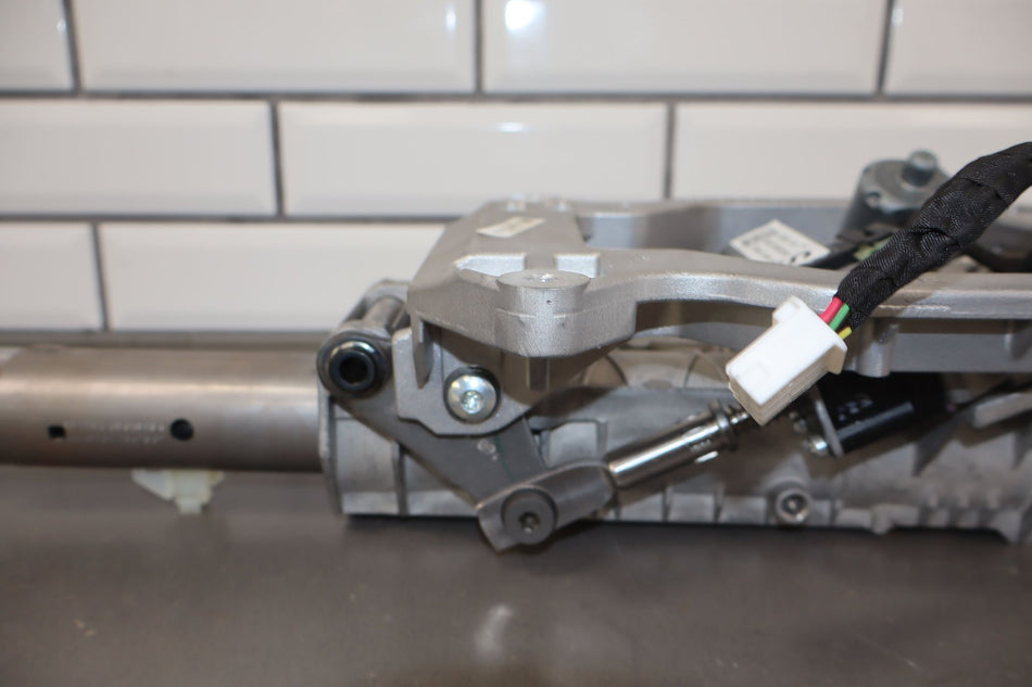 2021 Tesla Model S- Steering Column