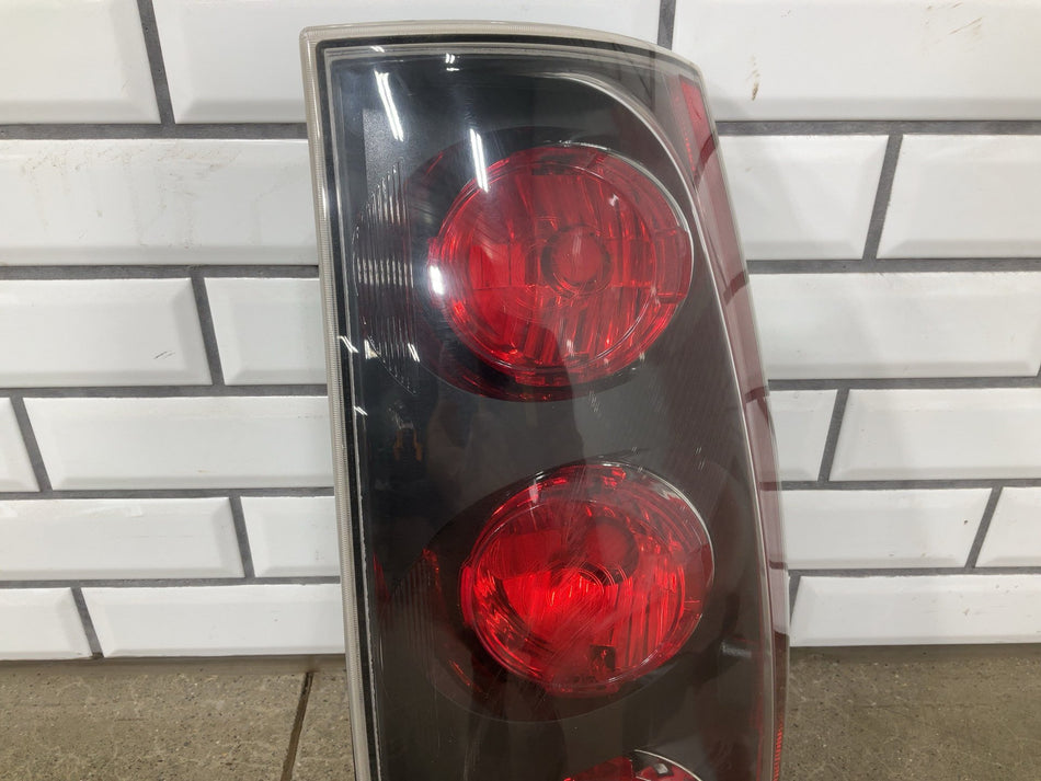 2012 GMC Yukon XL 1500- Right Tail Light