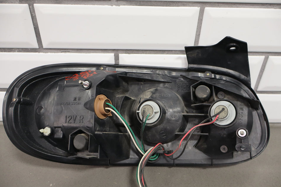 2001-2005 Mazda MX-5 Miata Right Tail Light N06651150