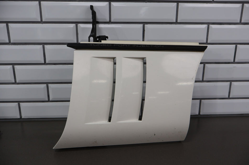 1984-1987 Chevrolet Corvette Right Fender White