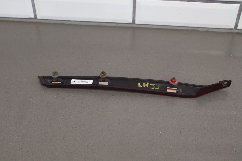1991 Toyota MR2- QUARTER PANEL MOULDING