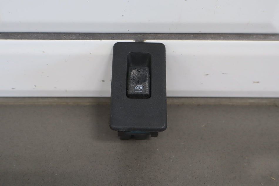 2003-2007 Hummer H2- Left or Right Rear Window Switch 15093146
