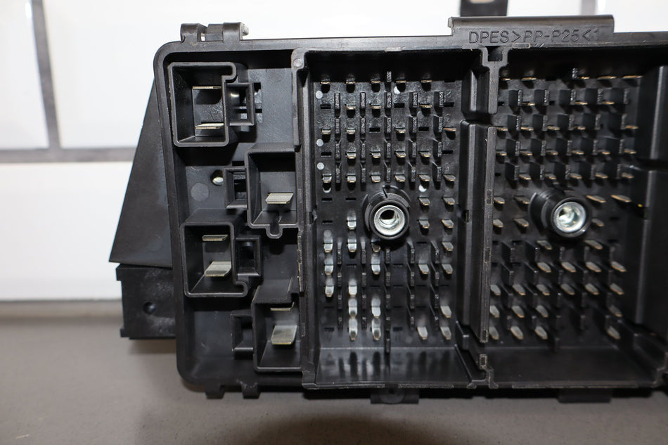 1997-2004 Chevrolet Corvette Cabin Fuse Box 19300118