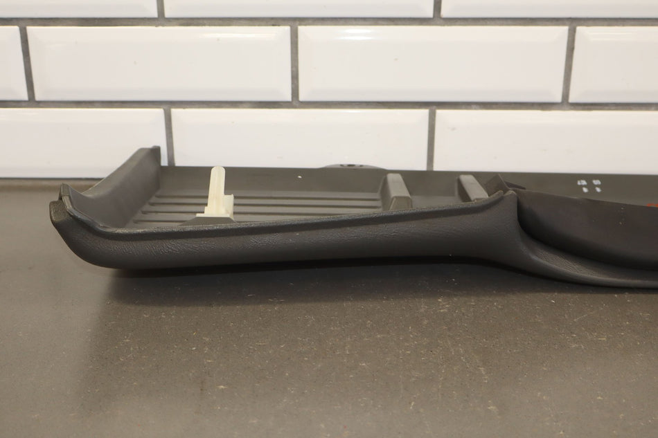 2003 Chevy Avalanche 1500 OEM Dark Charcoal Knee Pad (69D)