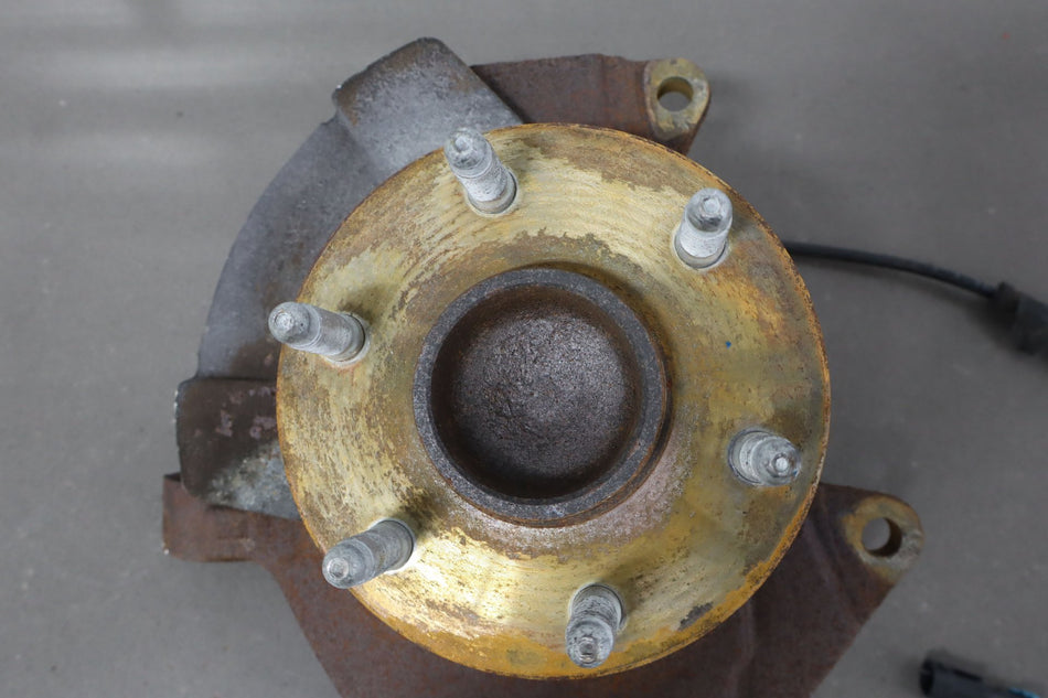 2004 Chevrolet Silverado 1500- Left Front Spindle