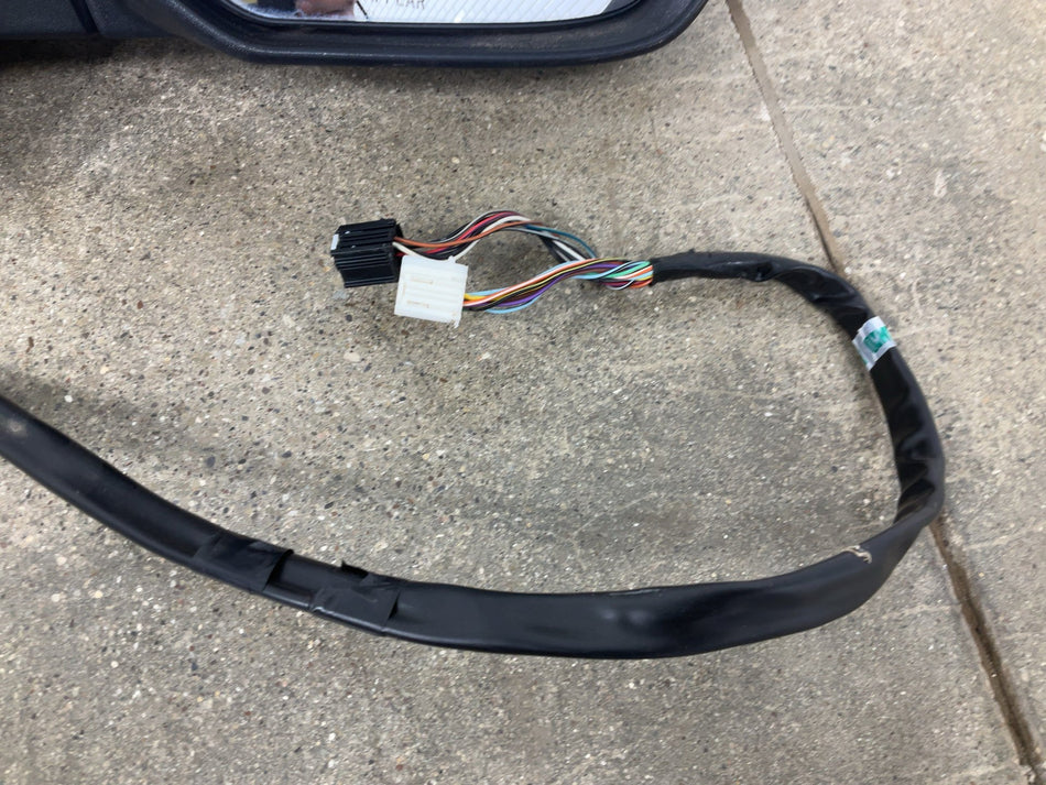 2012 GMC Yukon XL 1500- Right Door Mirror
