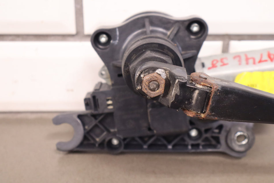 15-20 Cadillac Escalade Rear Wiper Motor w Arm
