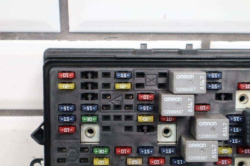 99-03 Chevrolet Silverado 4.3L Engine Fuse Box Complete OEM