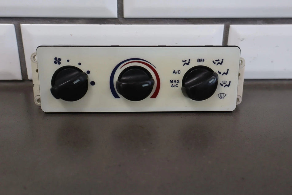 2004 Ford F-250 Super Duty Heater/AC Controls OEM