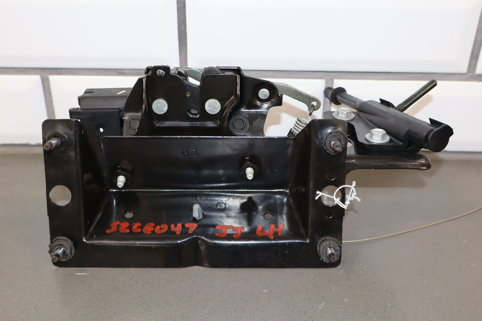 97-04 Chevy Corvette C5 Pair LH&RH Fastback Hatch Trunk Lid Latches With Bracket