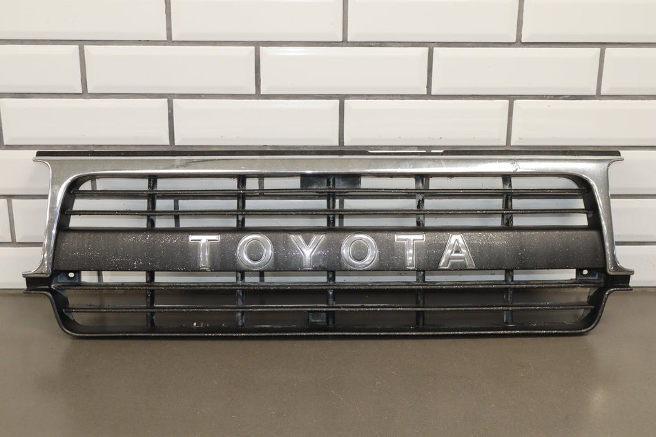 1991-1995 Toyota Land Cruiser Grille 5311160100 OEM