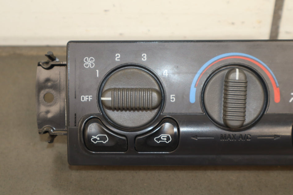 99-02 Chevy GMC Silverado Sierra Climate Control 19244874