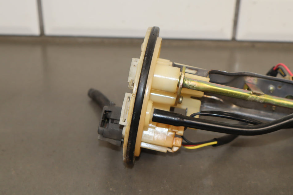 1998-2002 Toyota Land Cruiser Fuel Pump 2322166040