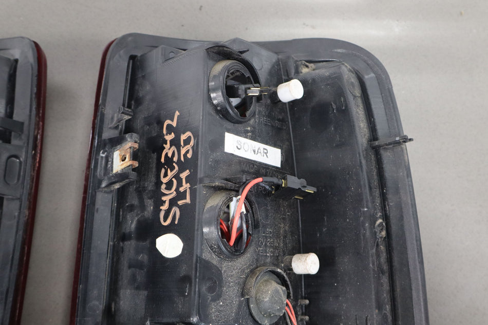 2004 Chevrolet Suburban 2500- TAIL LIGHT ASSEMBLY