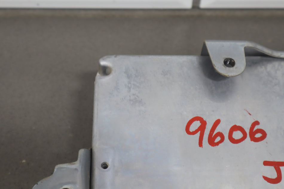 2004-2005 Toyota 4Runner 4.7L Gasoline 2uz-fe Engine Computer