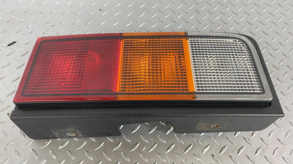 03-09 Hummer H2 Right Tail Light 15193459