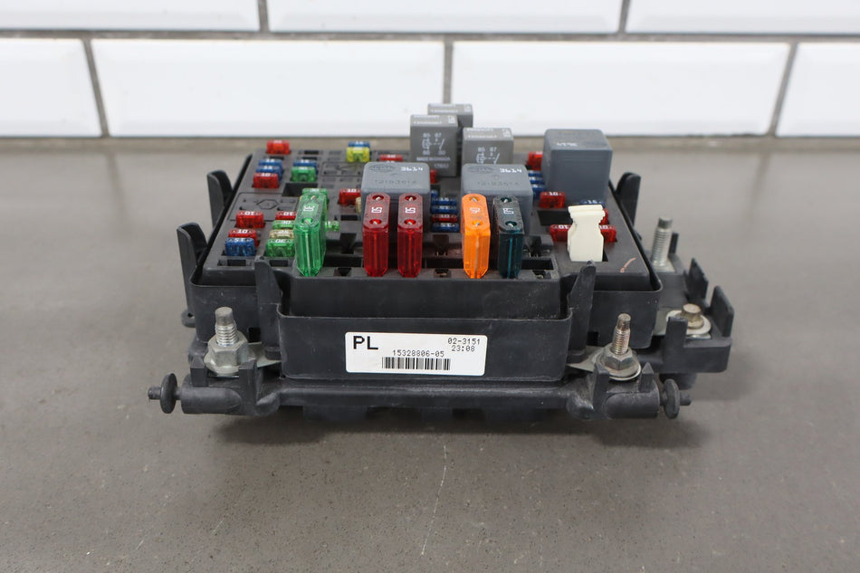 1999-2002 Chevrolet Silverado GMT800 Gasoline Engine Fuse Box 15811689