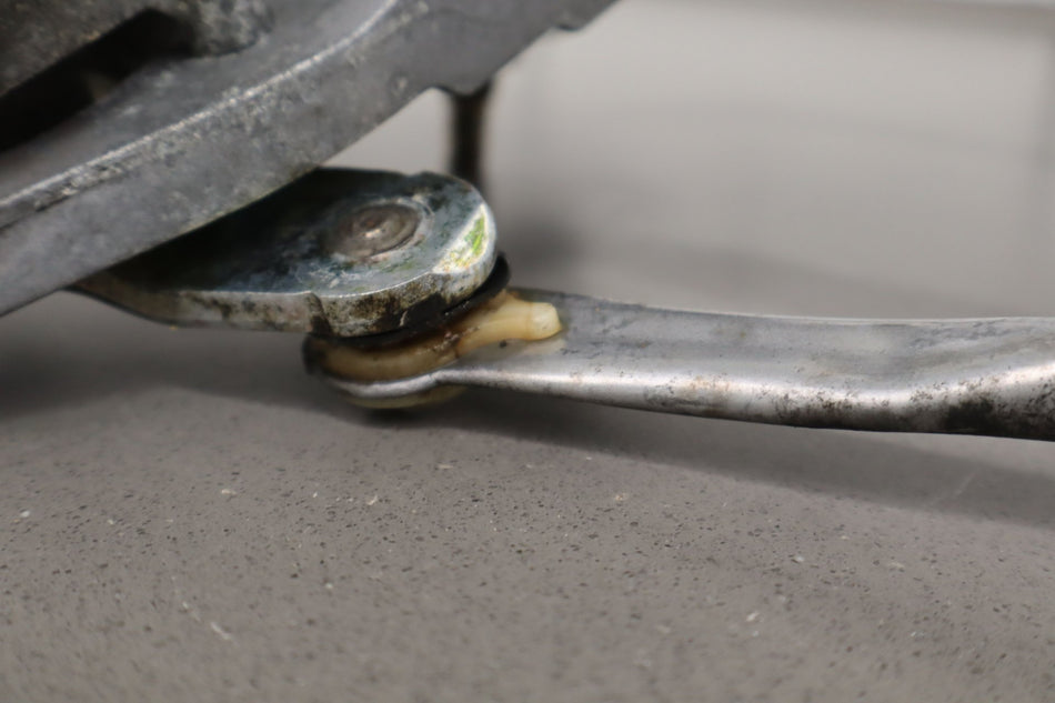 2004 Cadillac XLR- Wiper Linkage