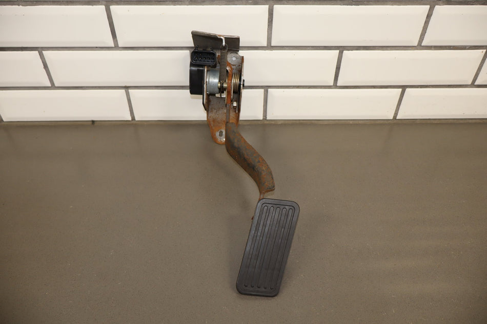 2001-2005 Chevy GMC Duramax Lb7-Lly Accelerator Pedal Assembly Complete OEM