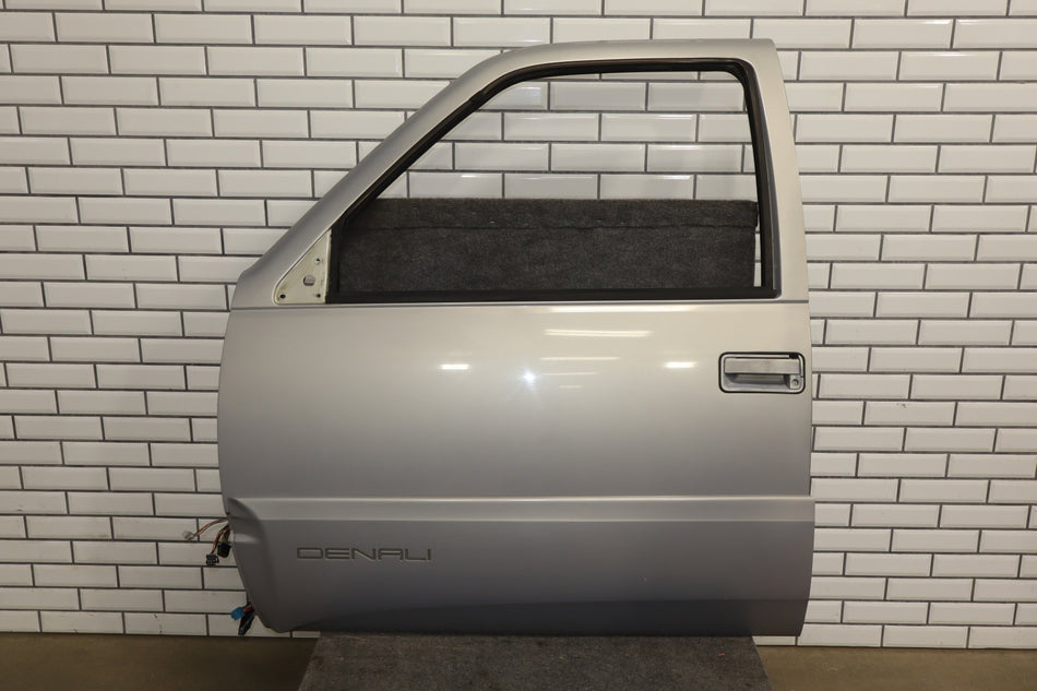 2000 GMC Yukon Denali Left Front Door Silvermist 17