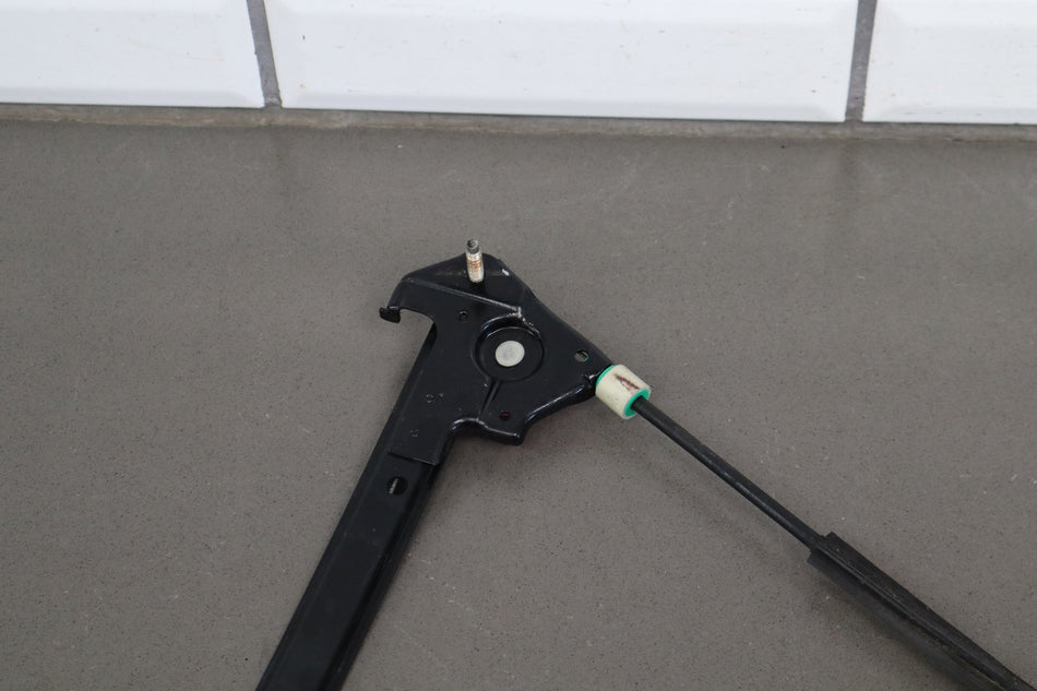 1997-2004 Chevrolet Corvette Right Front Door Regulator 10344132 OEM