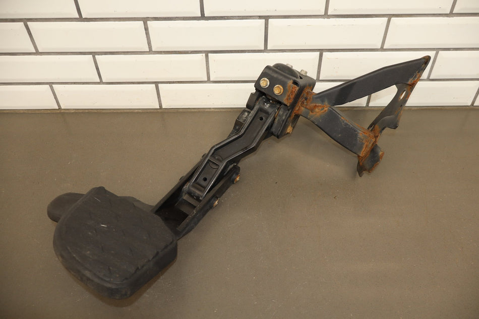 19-24 Ram 1500 (DT) Left Rear Bumper Step Pad