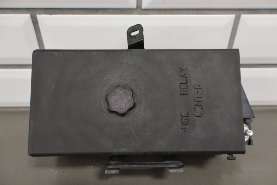 1997-2004 Chevrolet Corvette Cabin Fuse Box 19300118