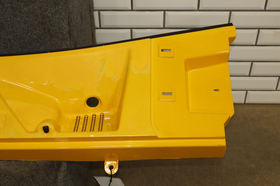 2003-2009 Hummer H2 - Center Cowl Vent Panel Yellow 43 19256401