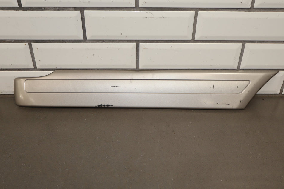 98-02 Toyota Land Cruiser Right Quarter Molding (White 056)