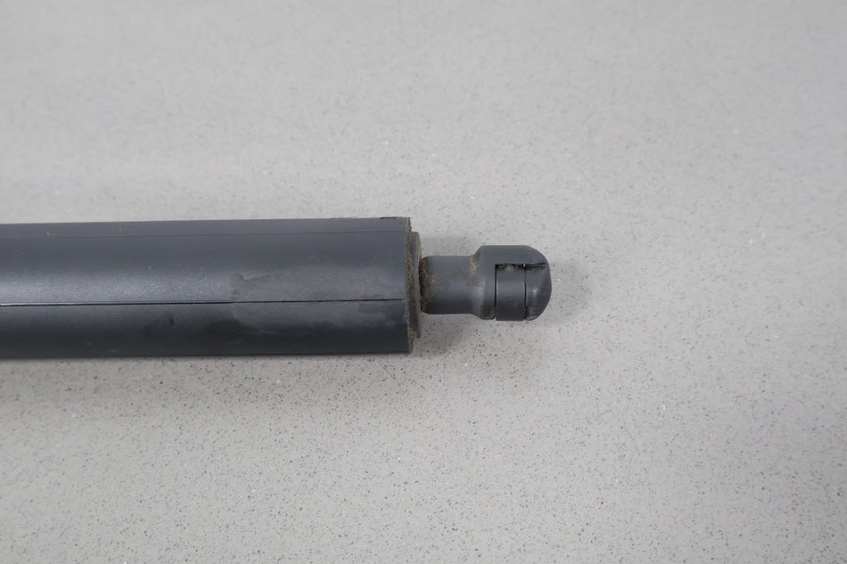 2015 Jeep Grand Cherokee- Hatch Strut