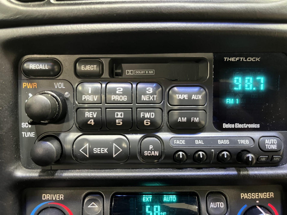 2001 Chevrolet Corvette- Radio