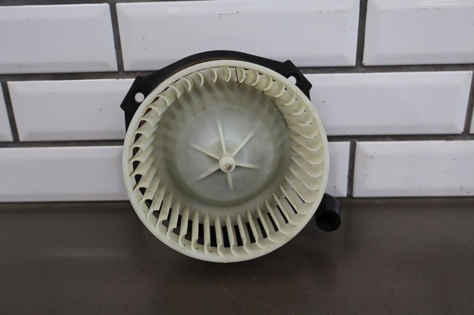 2000-2004 Chevrolet Corvette Blower Motor 52487088 OEM