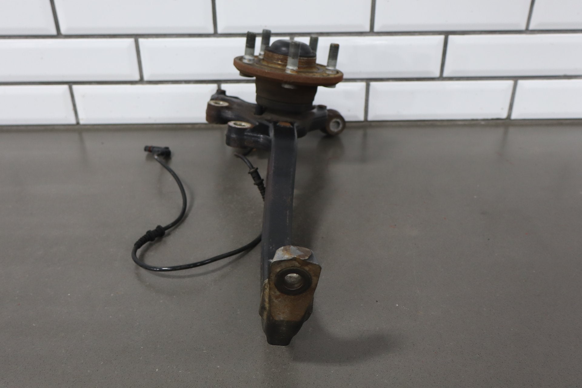 2006-2014 Dodge Challenger SRT8 Left Front Spindle 05290547AB – J