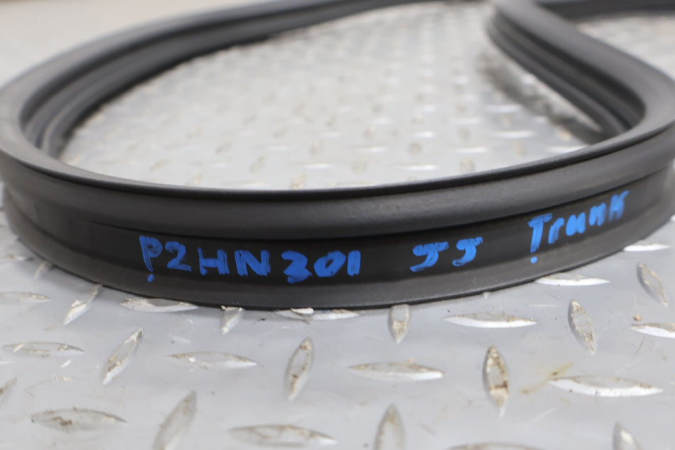 00-06 Honda S2000 AP1 AP2 Trunk Weatherstrip