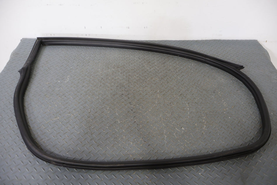 17-24 Porsche 718 Cayman Boxster Right Inner Door Weather Strip