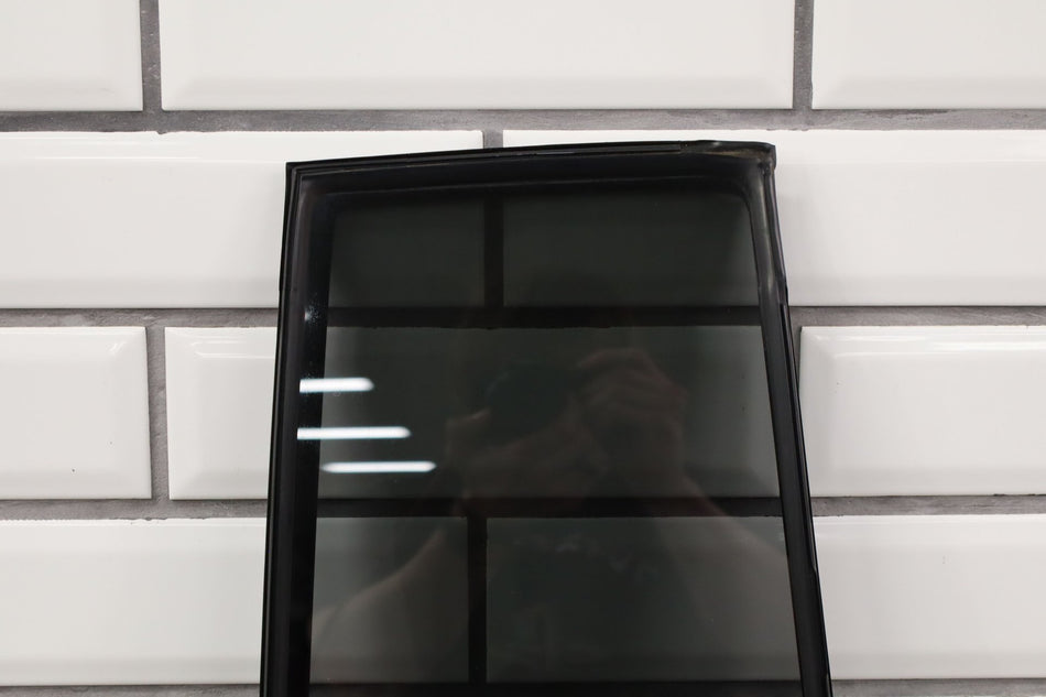 2004-2007 Toyota Land Cruiser Right Rear Vent Window 6812360270 OEM