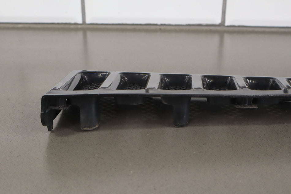 07-13 Chevy Avalanche OEM Right RH Bed Vent Panel Molding Cladding Black 41U