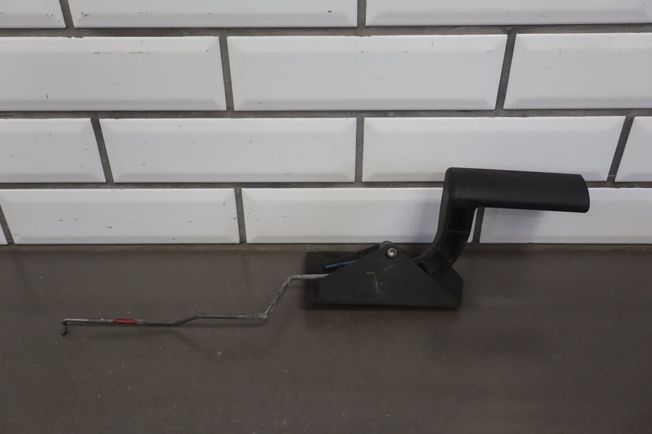2003-2007 Hummer H2- Left Front Door Latch 15816392