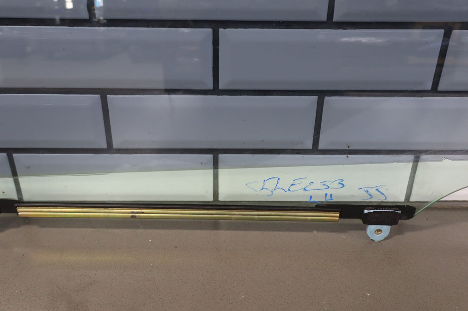 2005 Lexus GX470- FRONT DOOR GLASS/WINDOW
