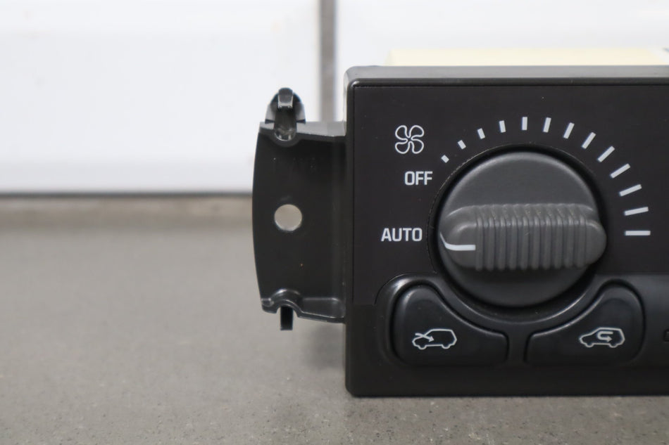1999-02 Chevrolet Silverado Tahoe GMC Sierra Yukon AC Heater Climate Control 15126603