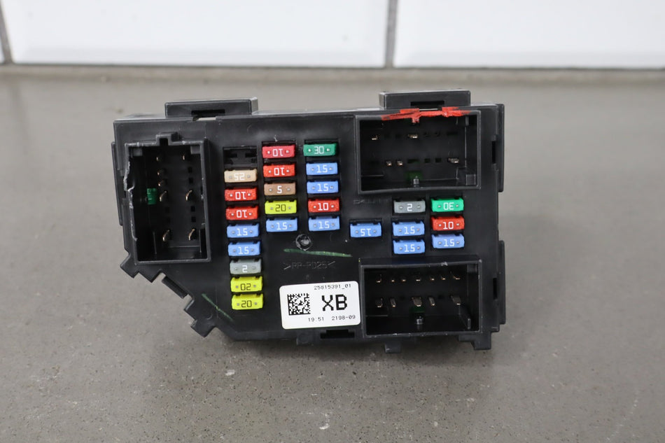 2009 Cadillac Escalade ESV 6.2L Flex-Fuel Cabin Fuse Box