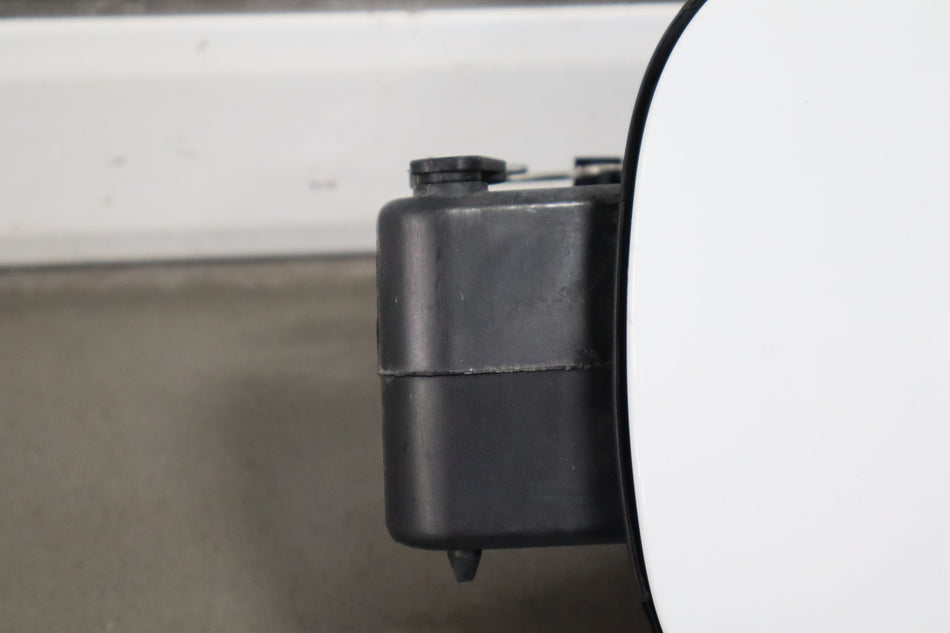 14-16 Jeep Grand Cherokee Fuel Filler Door (Bright White PW7)