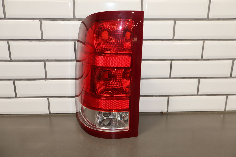 2008 GMC Sierra 2500- TAIL LIGHT ASSEMBLY